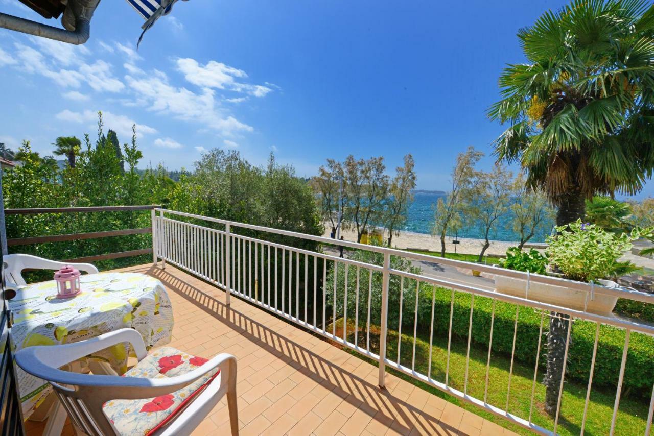 Beautiful Apartments First Row To The Sea Poreč Buitenkant foto